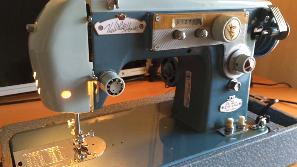 Vintage Japanese 15 Clone Sewing Machine | chris.chemidl.in